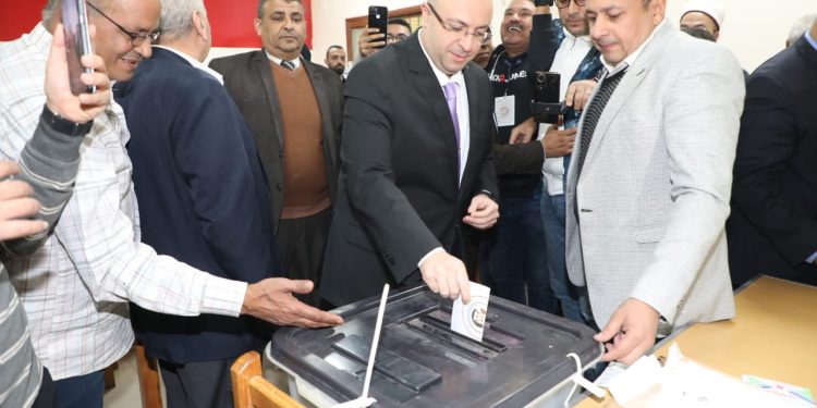 محافظ بني سويف يدلي بصوته في أول أيام الانتخابات الرئاسية 2024
