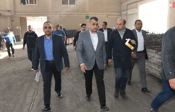 زيارة مفاجئة من وزير الدولة للإنتاج الحربي لـ عمال وقيادات "حلوان للمسبوكات" و"للصناعات الهندسية" 1