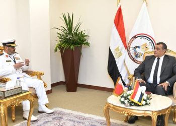 وزير الدولة للإنتاج الحربي يلتقي بمدير إدارة التصنيع العسكري بالبحرين بمعرض "EDEX 2023" 2