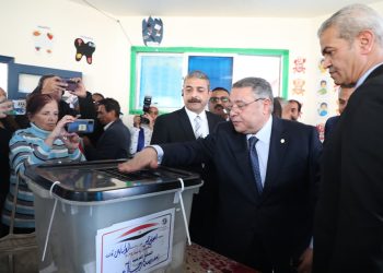 محافظ البحر الأحمر يدلي بصوته في الانتخابات الرئاسية