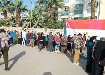 حشود للمواطنين أمام لجان التصويت بالقاهرة في آخر أيام انتخابات الرئاسة 2024 4
