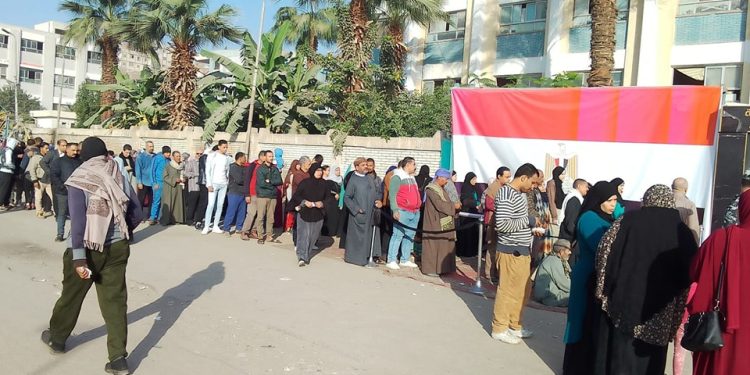 حشود للمواطنين أمام لجان التصويت بالقاهرة في آخر أيام انتخابات الرئاسة 2024 1