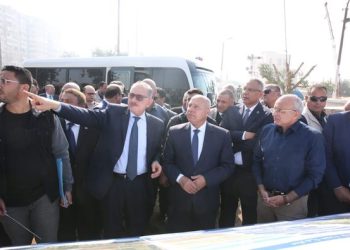 بالصور.. محافظ كفرالشيخ ووزير النقل يتفقدان مشروع انشاء كوبرى السكة الحديد بـ سخا 4