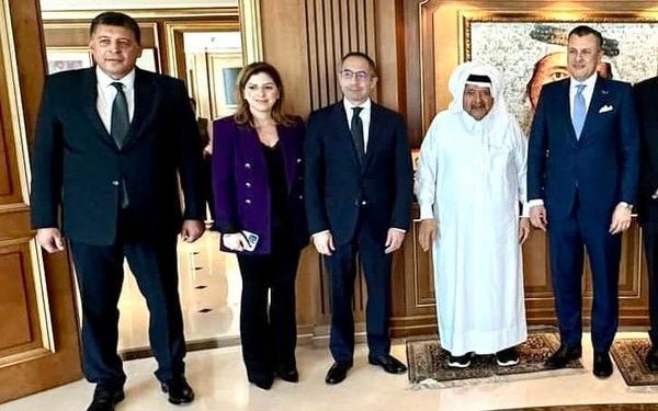 وزير السياحة يعقد لقاءات مع رئيس رابطة رجال الأعمال القطريين والرئيس التنفيذي لجهاز قطر للاستثمار