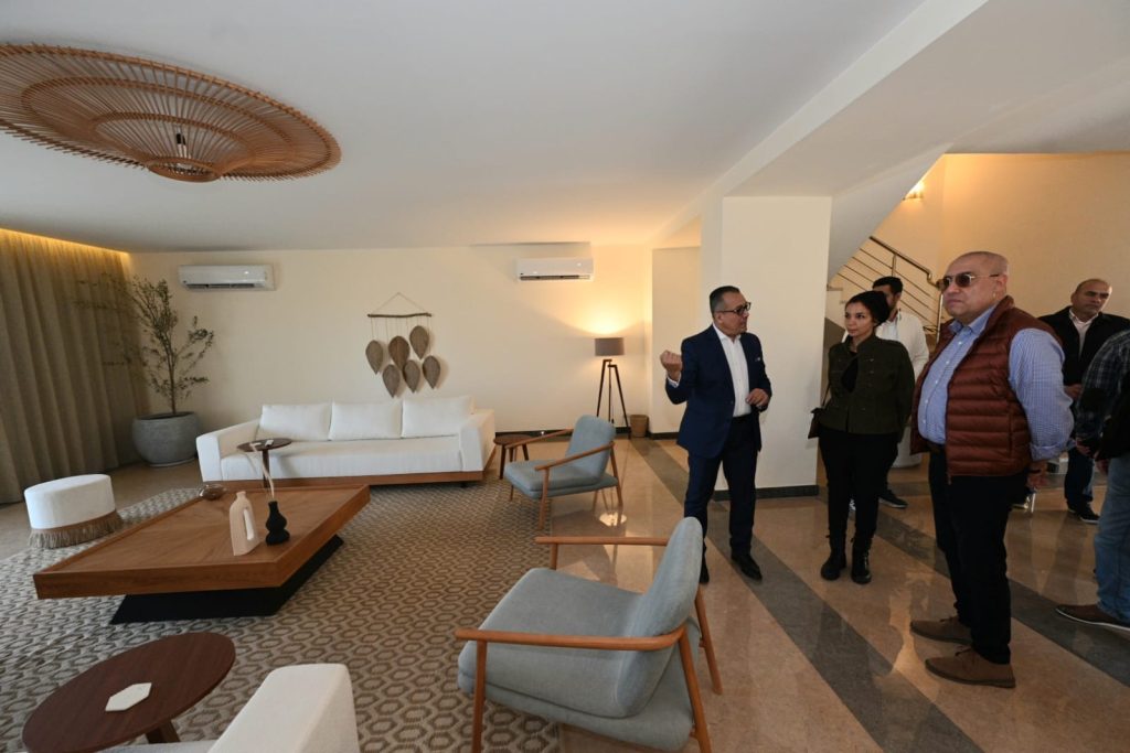 وزير الإسكان يتفقد مشروع الوحدات الفندقية والسياحة العلاجية والاستشفائية بمدينة أسوان الجديدة 4
