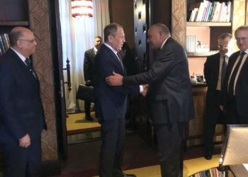 وزير الخارجية يلتقي مع نظيره الروسي على هامش مشاركته في المنتدى العربي 6