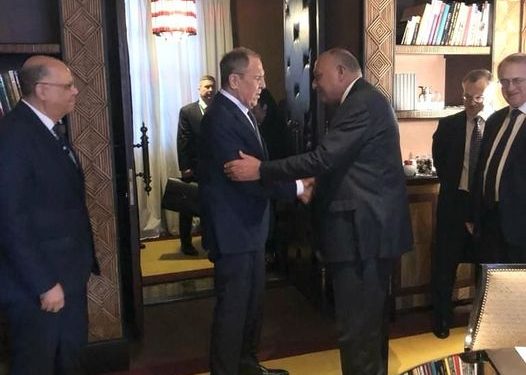 وزير الخارجية يلتقي مع نظيره الروسي على هامش مشاركته في المنتدى العربي 1