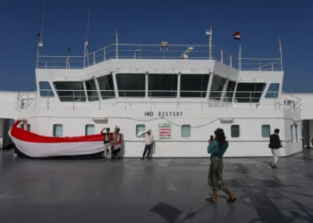 الحوثيون يحولون السفينة جالاكسي ليدر لمزار سياحي