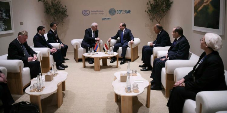 الرئيس السيسي يلتقى نظيره الأرميني في دبي ويتفقان على دفع مسيرة التعاون