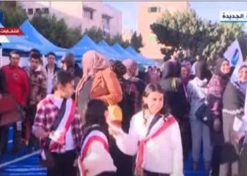 بالأعلام المصرية.. الأطفال أمام مقرات الاقتراع بانتخابات الرئاسة 3