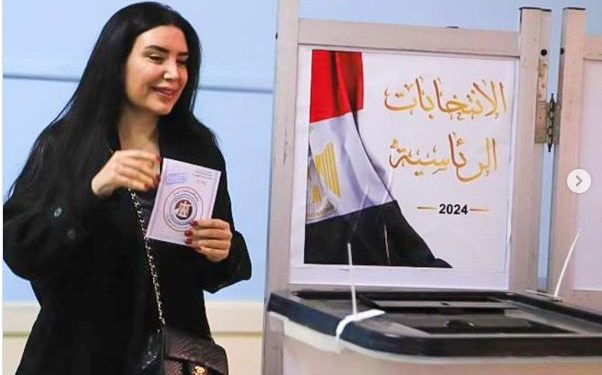 عبير صبري تدلي بصوتها في الإنتخابات الرئاسية 1