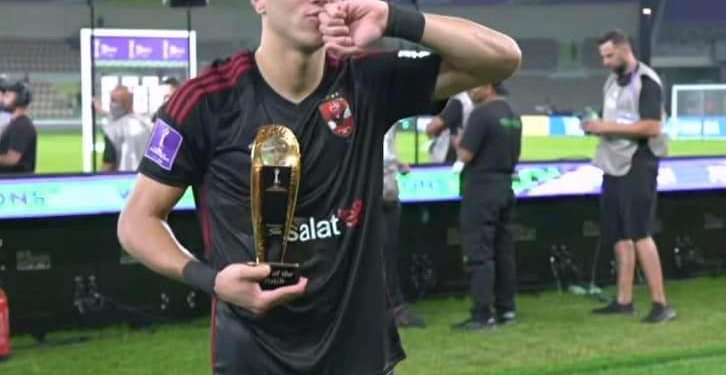 إمام عاشور يتوج بجائزة أفضل لاعب في مباراة الأهلي و أوراوا الياباني 1