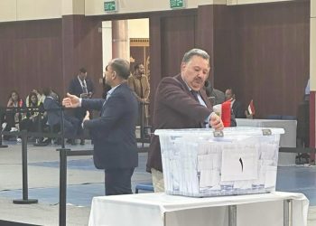 رجل الأعمال عضو مستقبل وطن ماهر شنودة مليكة يدلي بصوته في انتخابات الرئاسة بالكويت