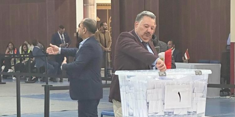 رجل الأعمال عضو مستقبل وطن ماهر شنودة مليكة يدلي بصوته في انتخابات الرئاسة بالكويت