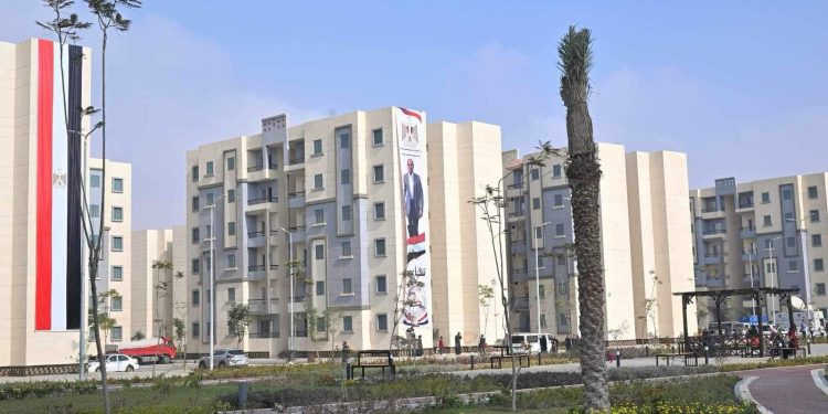 رئيس الوزراء يسلم عقود وحدات سكنية للمستفيدين بالمبادرة الرئاسية "سكن لكل المصريين"بـ "أكتوبر الجديدة"