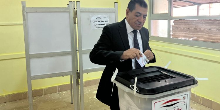 تزامننا مع آخر يوم للتصويت.. رئيس محكمة استئناف القاهرة يدلي بصوته في الانتخابات الرئاسية 1