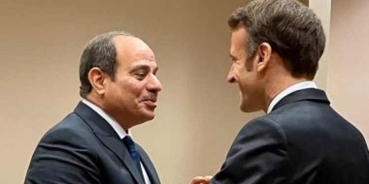 الرئيس السيسي يلتقي نظيره الفرنسي ماكرون على هامش قمة كوب 28