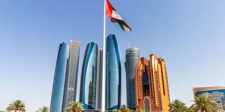 الإمارات.. إعادة فتح السفر للمسافرين عبر شركتين 1