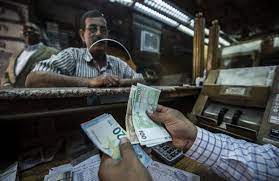 توقعات بإرتفاع تحويلات المصريين بالخارج مع تراجع الجنيه: هل سيعودون إلى السوق الرسمية؟ 2