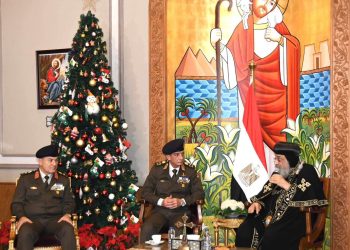 وزير الدفاع يهنئ البابا تواضروس الثاني بمناسبة عيد الميلاد المجيد 3