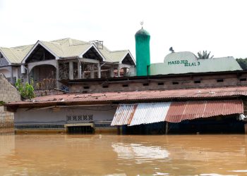 A view of a flooded house and a mosque after the Congo River rises to its highest level, causing flooding in Kinshasa, Democratic Republic of Congo January 10, 2024.REUTERS/Justin Makangara