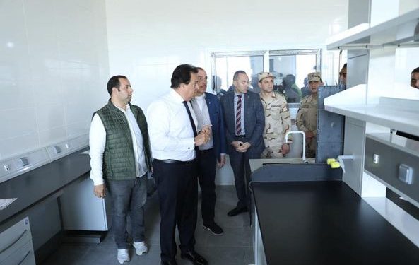 وزير الصحة يتفقد مشروع إنشاء مجمع المعامل المركزية بمدينة بدر 1