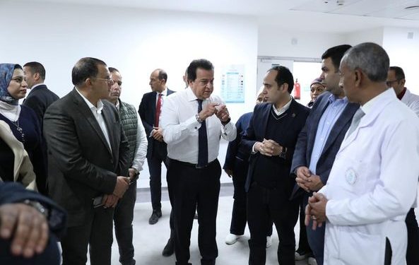 وزير الصحة يتفقد مجمع السويس الطبي تمهيدًا لافتتاحه رسميًا