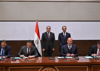 رئيس الوزراء يشهد توقيع مذكرة تفاهم بشأن تطوير مركز البيانات الخضراء في مصر 4
