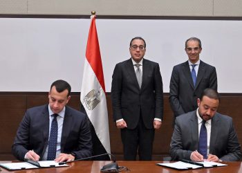 منح رخصة تشغيل خدمات الجيل الخامس للتليفون المحمول لـ المصرية للاتصالات.. بحضور مدبولي