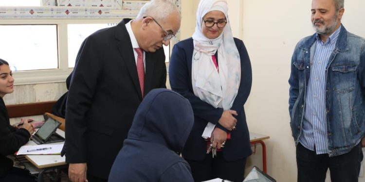 وزير التربية والتعليم يتابع امتحانات الفصل الدراسي الأول للصف الأول الثانوي بالقاهرة