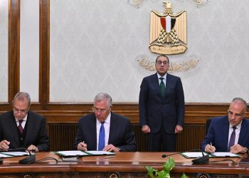 رئيس الوزراء يشهد توقيع بروتوكول تعاون بشأن الاستثمار المشترك بقرية "مرجانة"