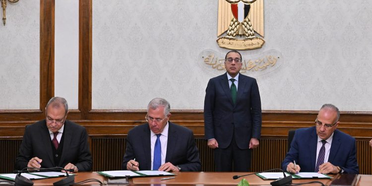 رئيس الوزراء يشهد توقيع بروتوكول تعاون بشأن الاستثمار المشترك بقرية "مرجانة"