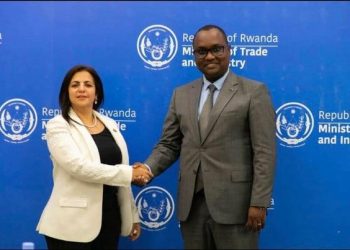 لقاء هام بين سفيرة مصر لدى رواندا ووزير التجارة والصناعة الرواندي 1