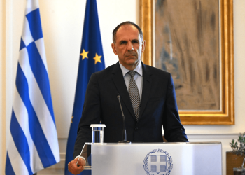 وزير خارجية اليونان يؤكد على ضرورة اتخاذ مزيد من الخطوات لإنفاذ المساعدات لغزة 1