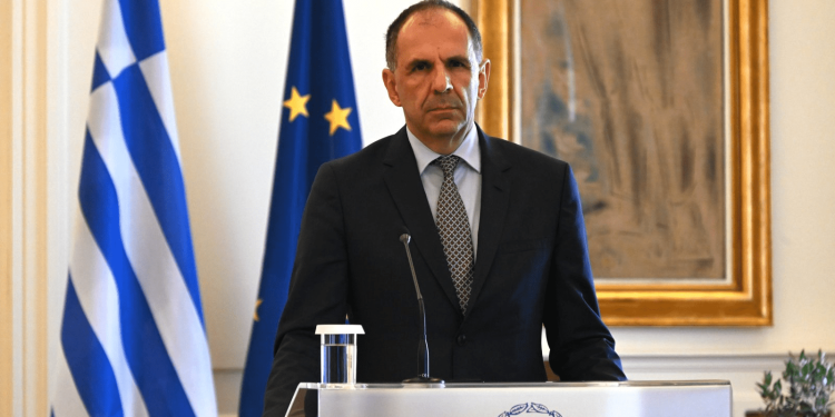 وزير خارجية اليونان يؤكد على ضرورة اتخاذ مزيد من الخطوات لإنفاذ المساعدات لغزة 1