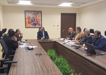 نائب وزير الإسكان يناقش مع رئيس شركة المقاولون العرب فرص التعاون المستقبلية 5