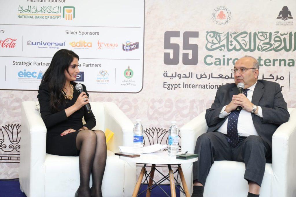 السفير المصري بالنرويج عمرو رمضان يروي ذكرياته الدبلوماسية في معرض الكتاب 3