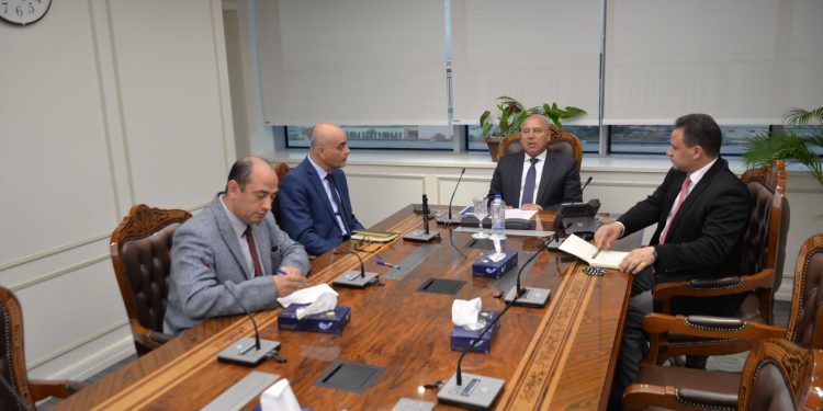 وزير النقل يتابع معدلات نقل البضائع والشاحنات عبر الخط العربي بين مصر والأردن والعراق 1