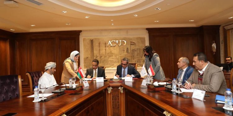 توقيع عقد بيع قطعة أرض لبناء المقر الجديد للسفارة العمانية بالعاصمة الادارية 1