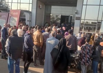 بعائد 27 %.. زحام شديد بأفرع بنوك «الأهلي ومصر » لشراء الشهادات الجديدة 3