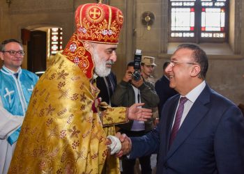 بالصور.. محافظ الإسكندرية يهنئ طائفة الأرمن الأرثوذكس باحتفالات عيد الميلاد المجيد 1