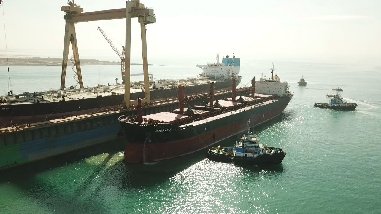قناة السويس تتولى أعمال إصلاح لسفينة تعرضت لهجوم بباب المندب 3