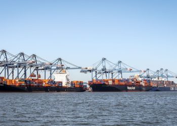 رصيد صومعة الحبوب والغلال بميناء دمياط يصل لـ 129 ألف طن