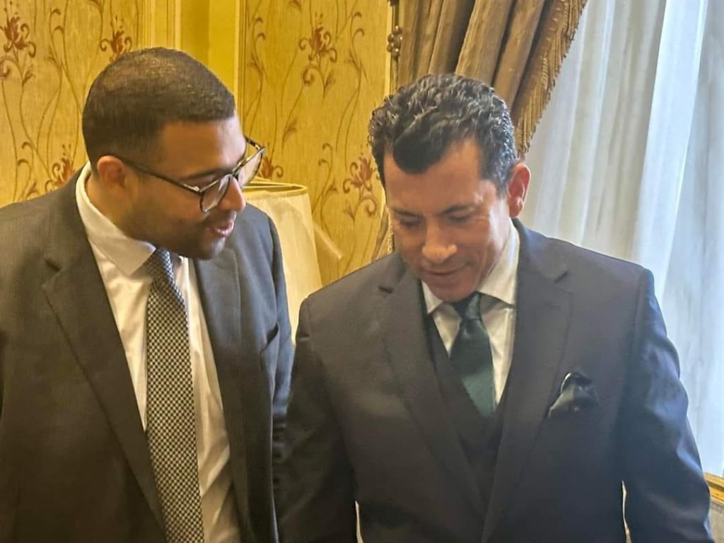 رئيس لجنة الشباب والرياضة يلتقي نائب رئيس الجالية المصرية بسويسرا 3