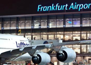 مطار فرانكفورت الألماني يلغي أكثر من نصف رحلاته بسبب التحذيرات من تساقط الجليد 1