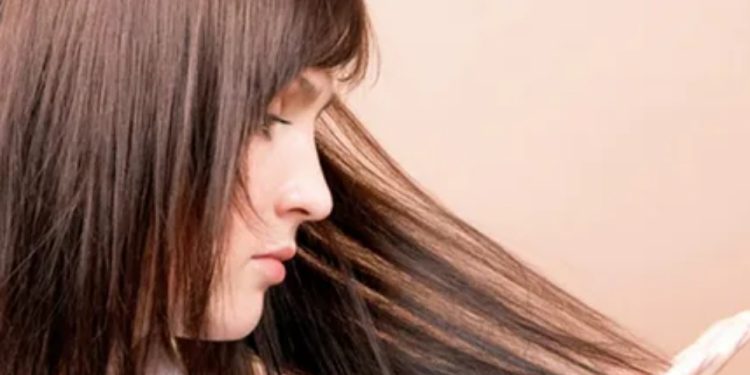 كيف تؤثر البرودة والرياح على الشعر في الشتاء؟ 1