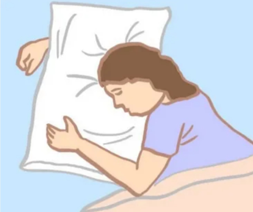 تجنبها. وضعية تؤذي العمود الفقري والرقبة أثناء النوم 3