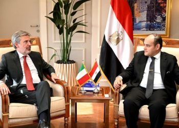 وزير التجارة والصناعة يبحث مع سفير إيطاليا بالقاهرة فرص تعزيز التعاون الاقتصادي بين البلدين (بيان) 7