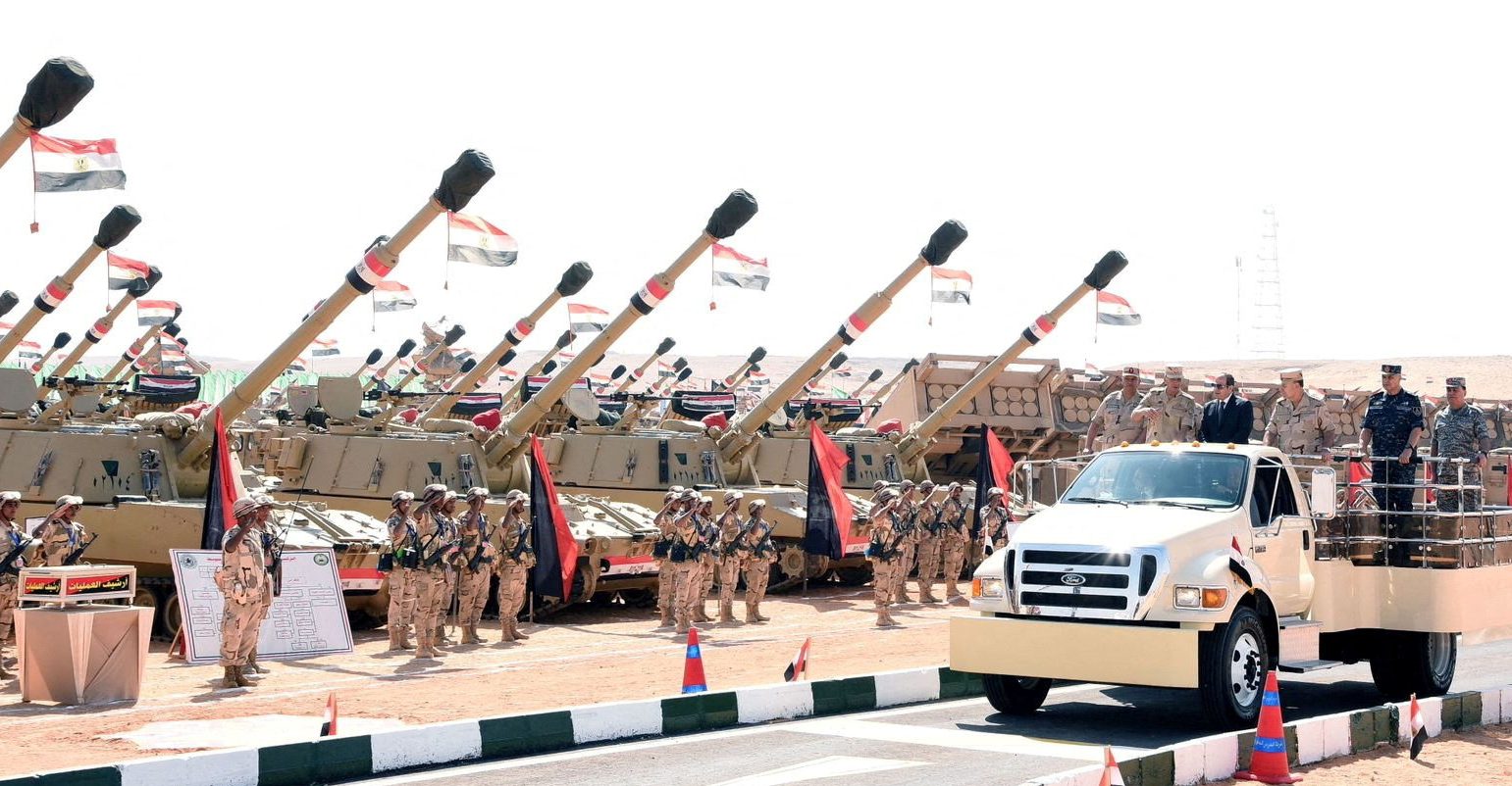 الجيش المصري - الرئيس السيسي بين القوات