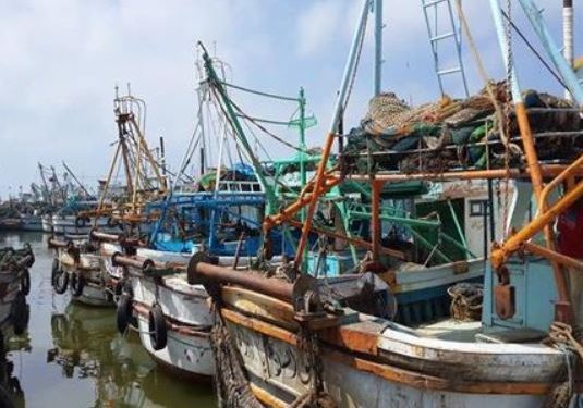 توقف حركة الملاحة والصيد بميناء البرلس وسواحل كفر الشيخ